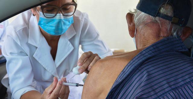 Ministério da Saúde anuncia quarta dose da vacina da Covid-19 para idosos