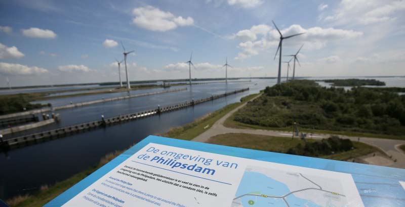 Comitiva gaúcha participa de encontro sobre transição energética e visita parque eólico na Holanda